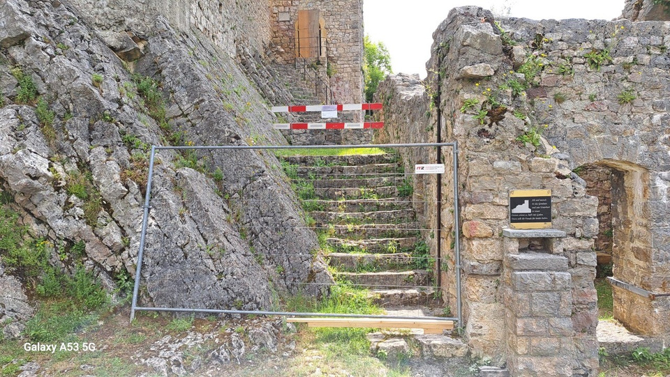 Schlossruine Fotos